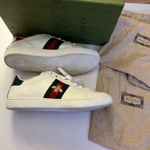 GUCCI Women's Shoes - Ace White Leather Bee Logo Low Trainers Size 8
